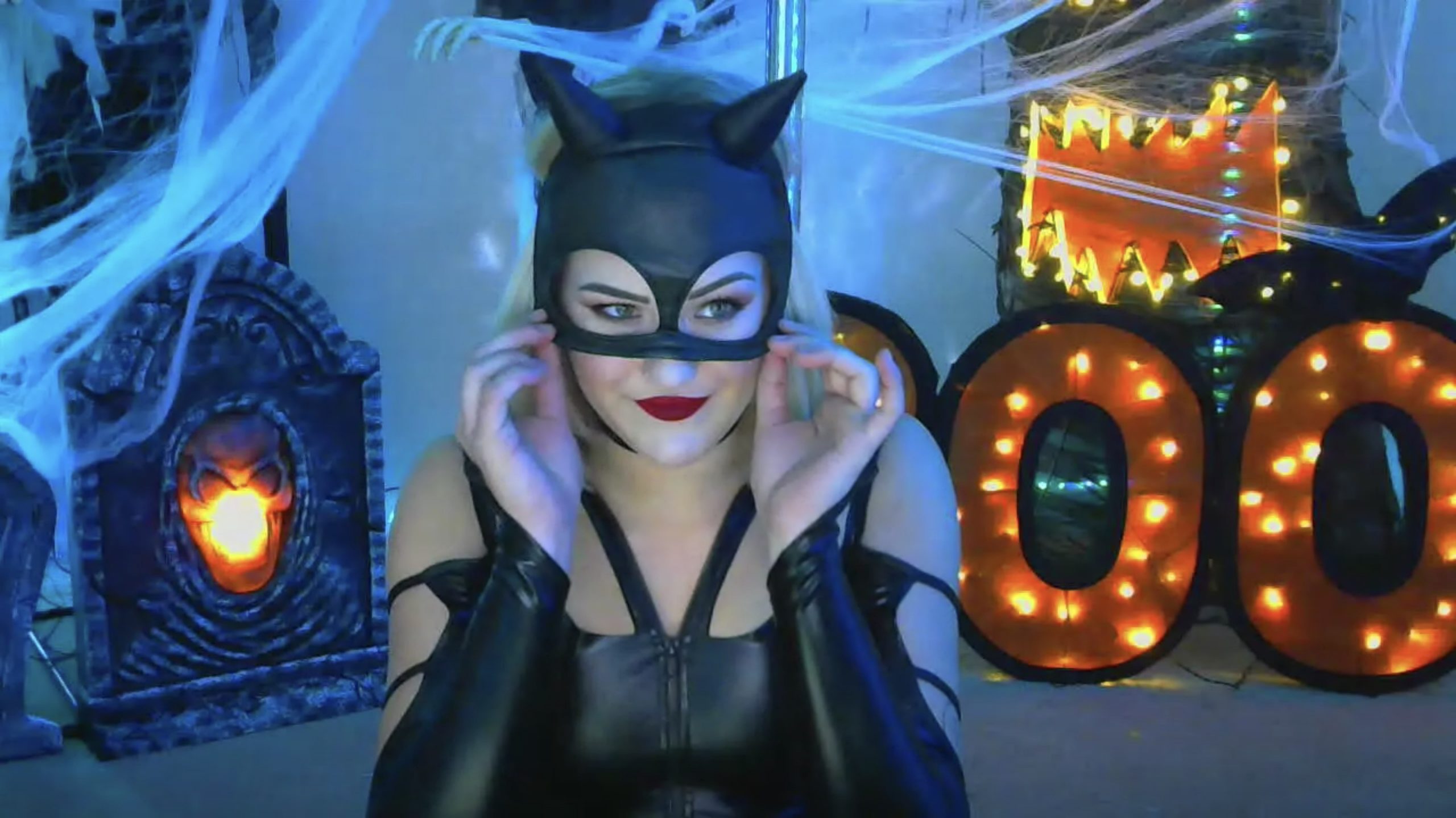 showing porn images for bree olson star gif porn NatalieNavedo Sharpens Her Claws As Catwoman #cosplay